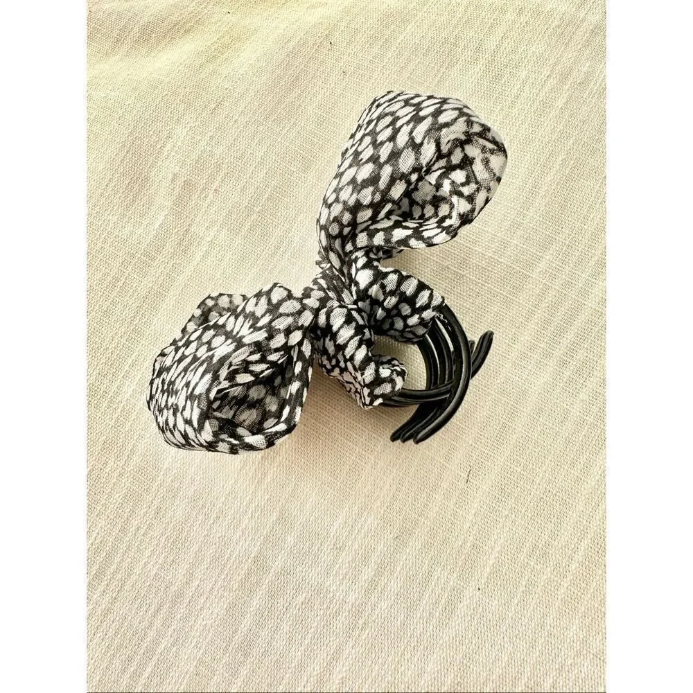 Black and white hair claw bow